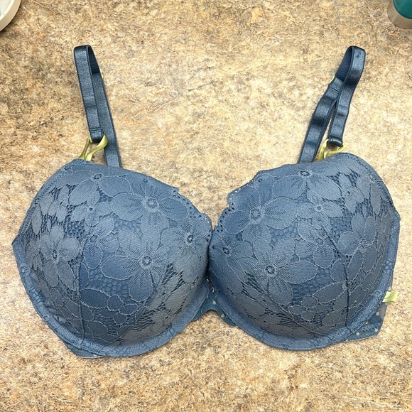 Victoria’s Secret Push Up 34DD EUC - Picture 1 of 5